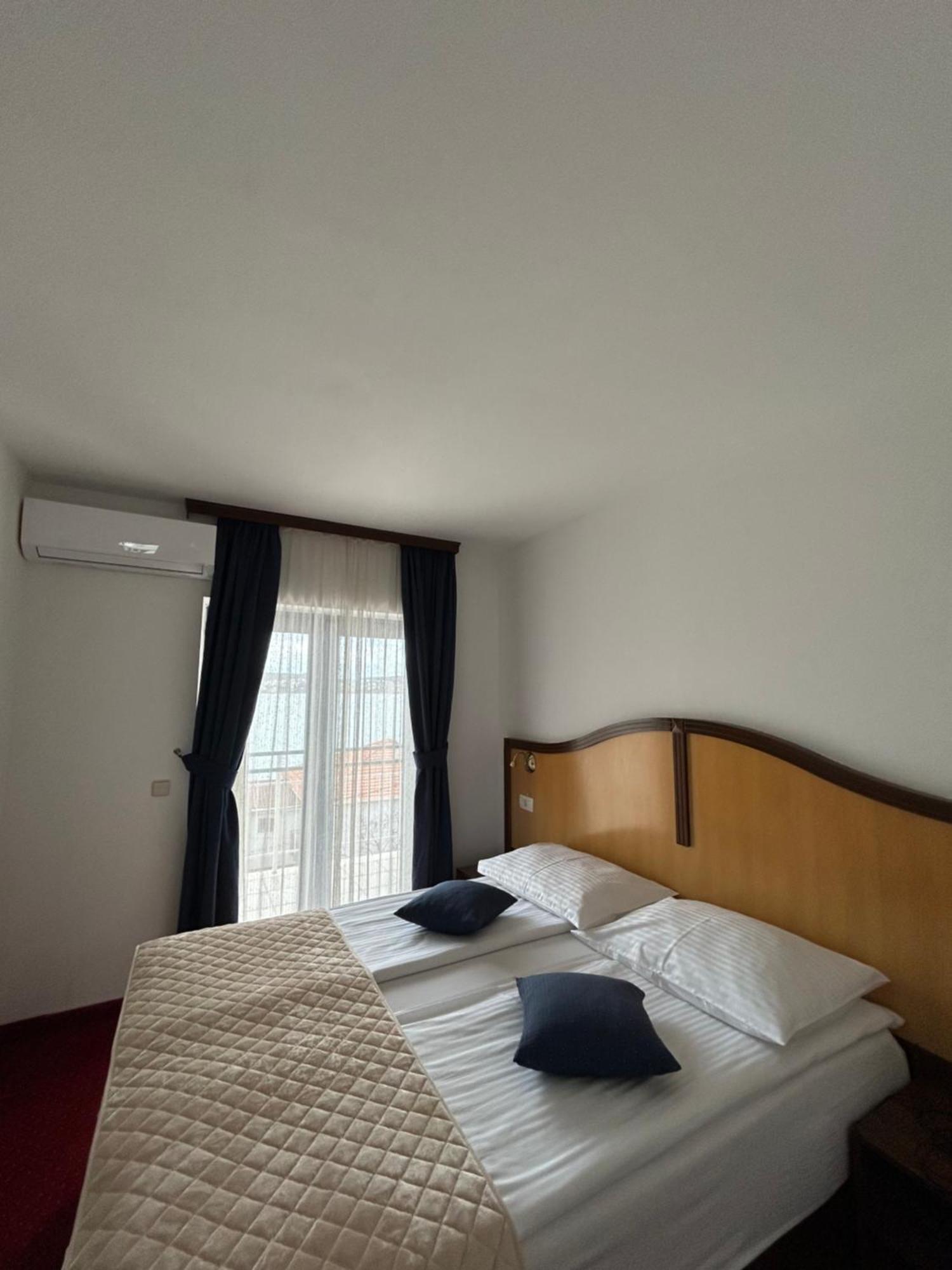 Hotel Bavaria Trogir Seget Donji Exterior photo