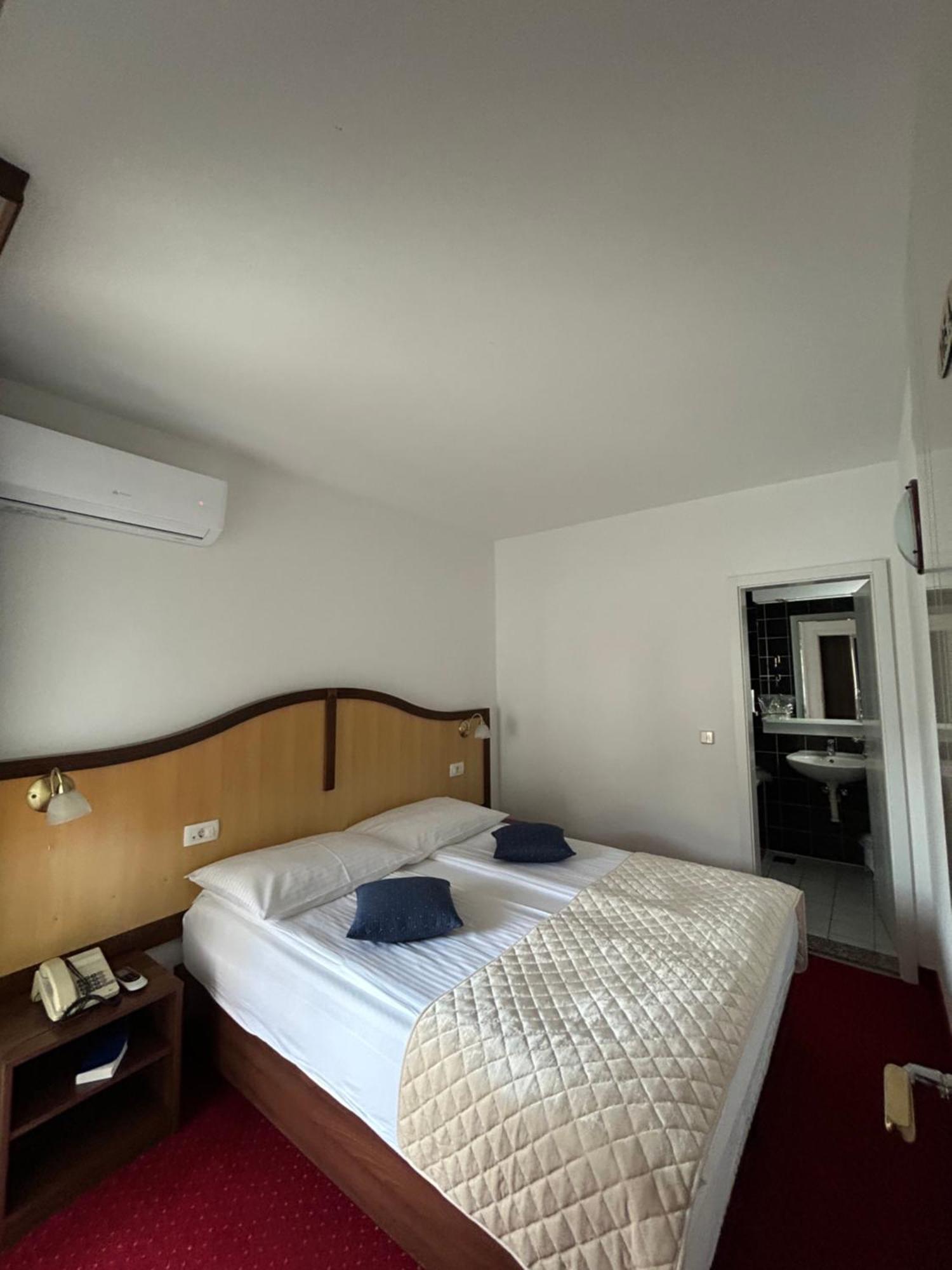 Hotel Bavaria Trogir Seget Donji Exterior photo