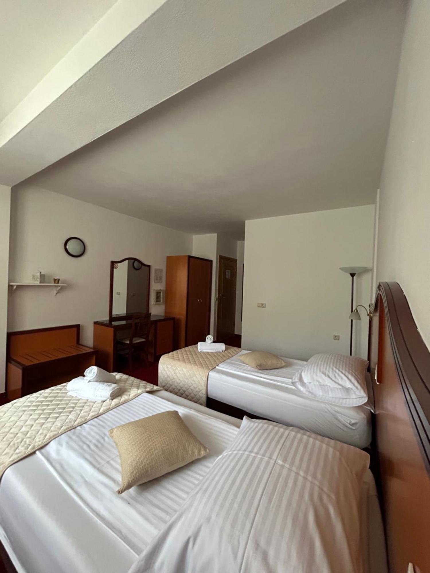 Hotel Bavaria Trogir Seget Donji Exterior photo