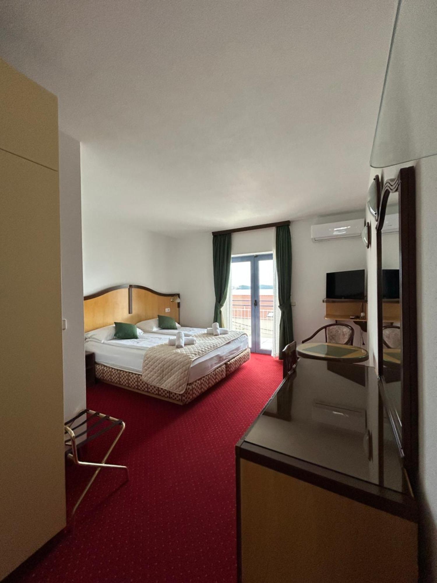 Hotel Bavaria Trogir Seget Donji Exterior photo