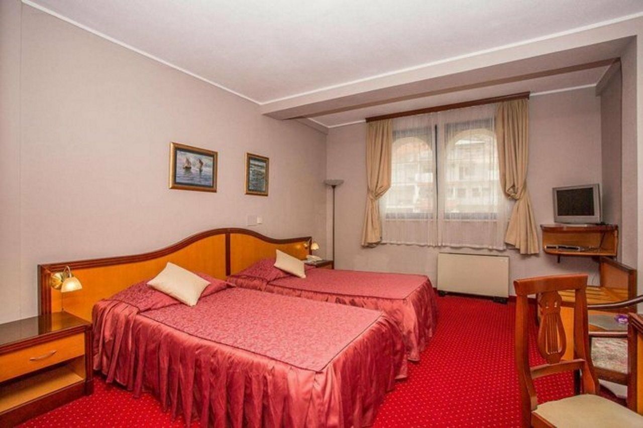 Hotel Bavaria Trogir Seget Donji Exterior photo